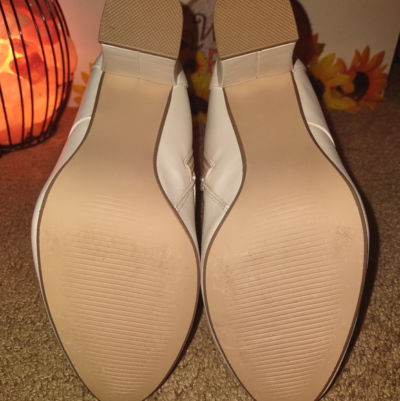 Shoe Dazzle Booties, Kaiya, size 7.5, Bone Pu. - Picture 2 of 5